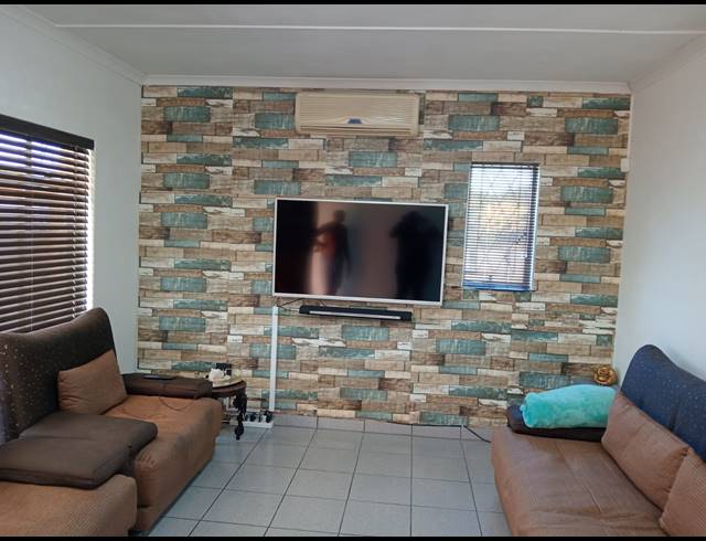 3 BEDROOM FREESTANDING FOR SALE IN BISLEY